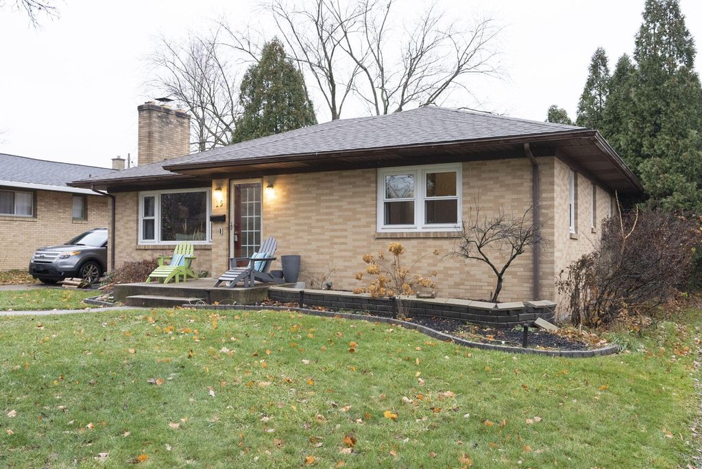 Photo of 15 Westmont Drive NW, Grand Rapids, MI 49504 (MLS # 23144148)