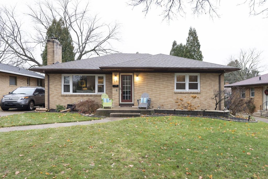 Photo of 15 Westmont Drive NW, Grand Rapids, MI 49504 (MLS # 23144148)