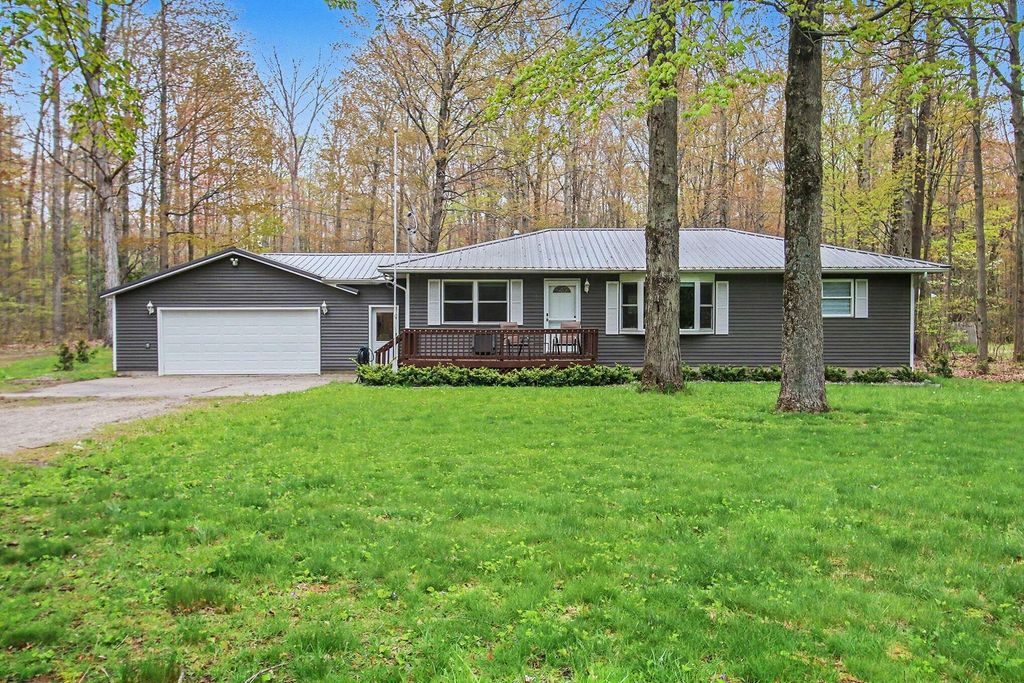 Photo of 18412 148th Avenue, Spring Lake, MI 49456 (MLS # 26005231)