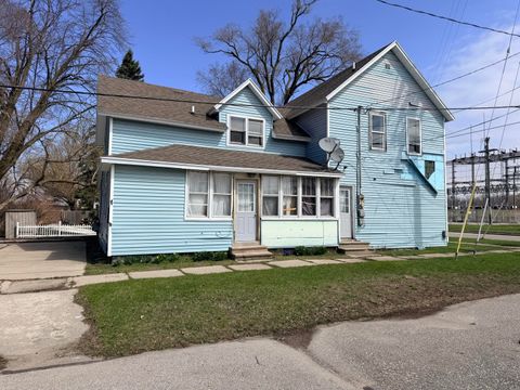 Photo of 822 Vine Street, Manistee, MI 49660 (MLS # 26015230)