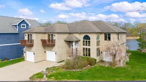 Photo of 2349 Riverside Pointe Drive, St. Joseph, MI 49085 (MLS # 26017169)