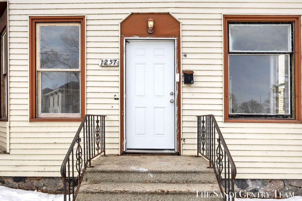 Photo of 1257 3rd Street, Muskegon, MI 49441 (MLS # 26005983)