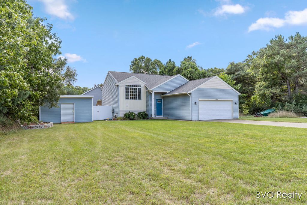 Photo of 15448 Meadowlark Drive, Grand Haven, MI 49417 (MLS # 25045867)