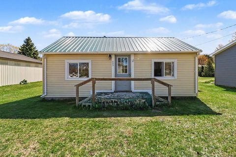 Photo of 203 5th Street, Eastlake, MI 49626 (MLS # 26020747)