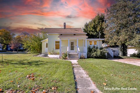 Photo of 216 E Jefferson Street, Hart, MI 49420 (MLS # 25055855)