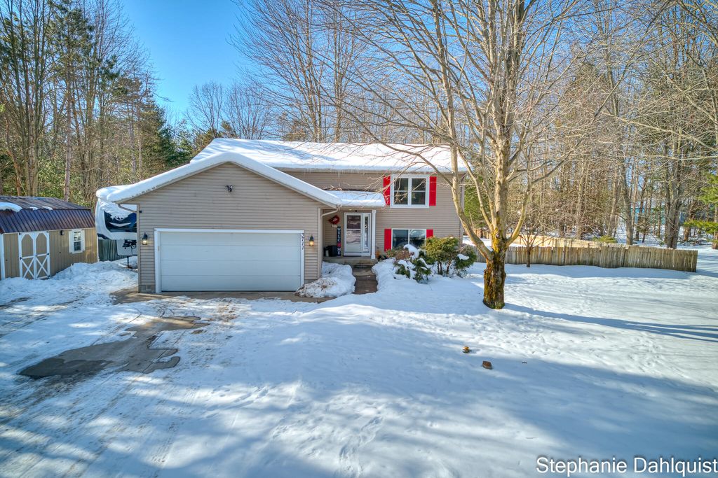 Photo of 3711 Automobile Road, Muskegon, MI 49445 (MLS # 26005403)