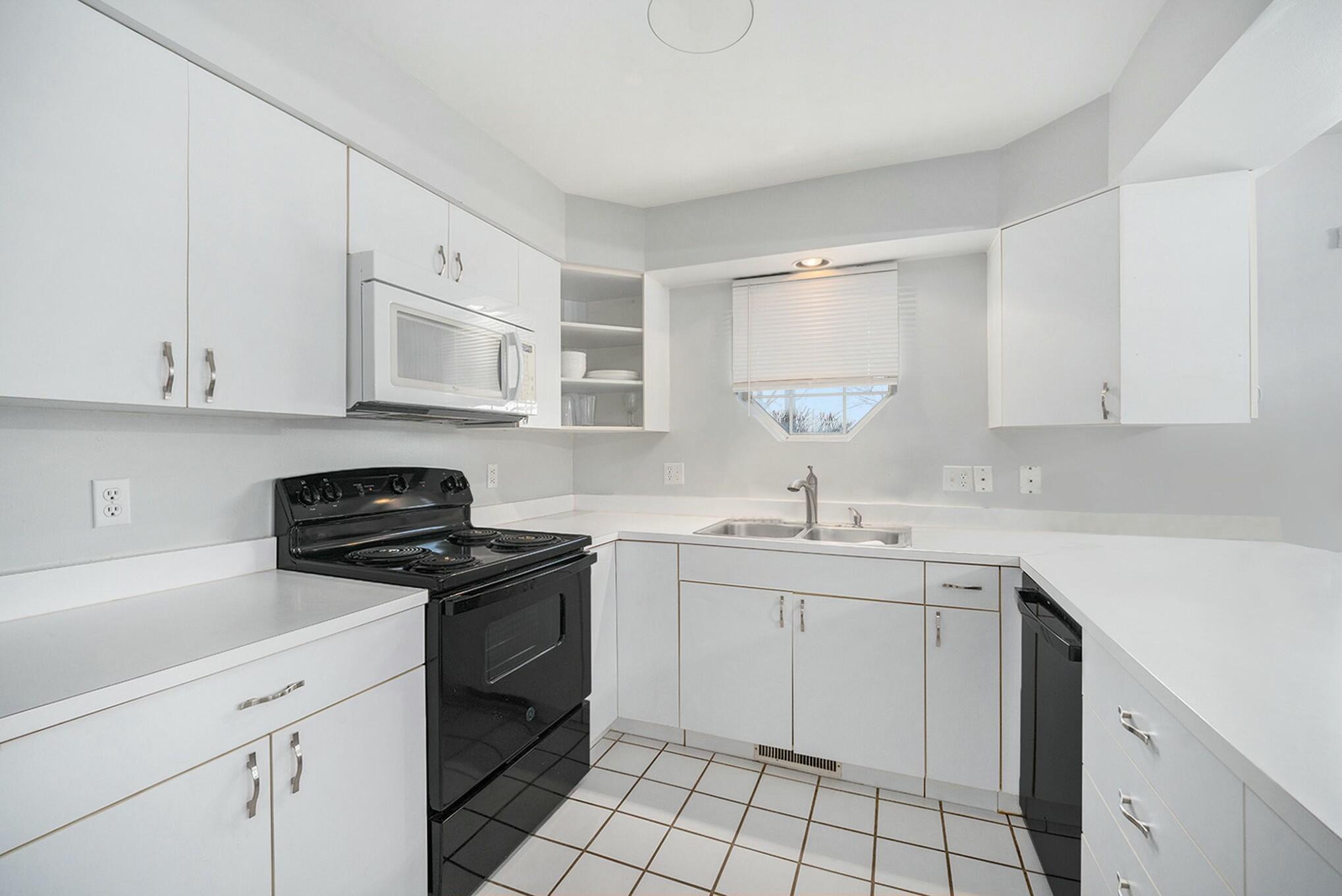 Portage, Michigan 49024, United States, 2 Bedrooms Bedrooms, ,2 BathroomsBathrooms,Residential,Active,15929