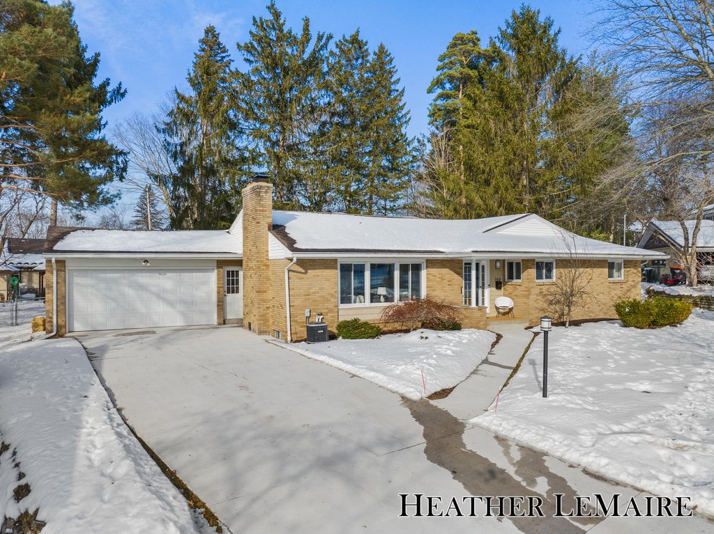 Photo of 159 Louise Street NE, Rockford, MI 49341 (MLS # 26005483)