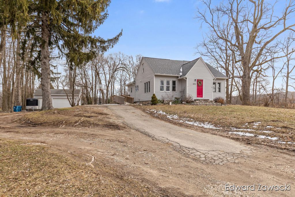 Photo of 6914 Young Avenue NE, Rockford, MI 49341 (MLS # 26007964)