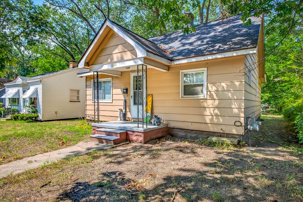 Photo of 1923 Ray Street, Muskegon, MI 49442 (MLS # 25041593)