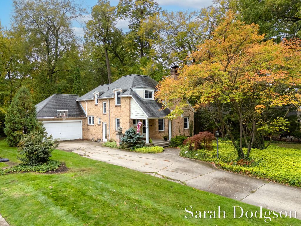 Photo of 2752 Maplewood Drive SE, East Grand Rapids, MI 49506 (MLS # 25053346)