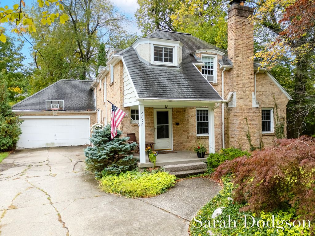 Photo of 2752 Maplewood Drive SE, East Grand Rapids, MI 49506 (MLS # 25053346)