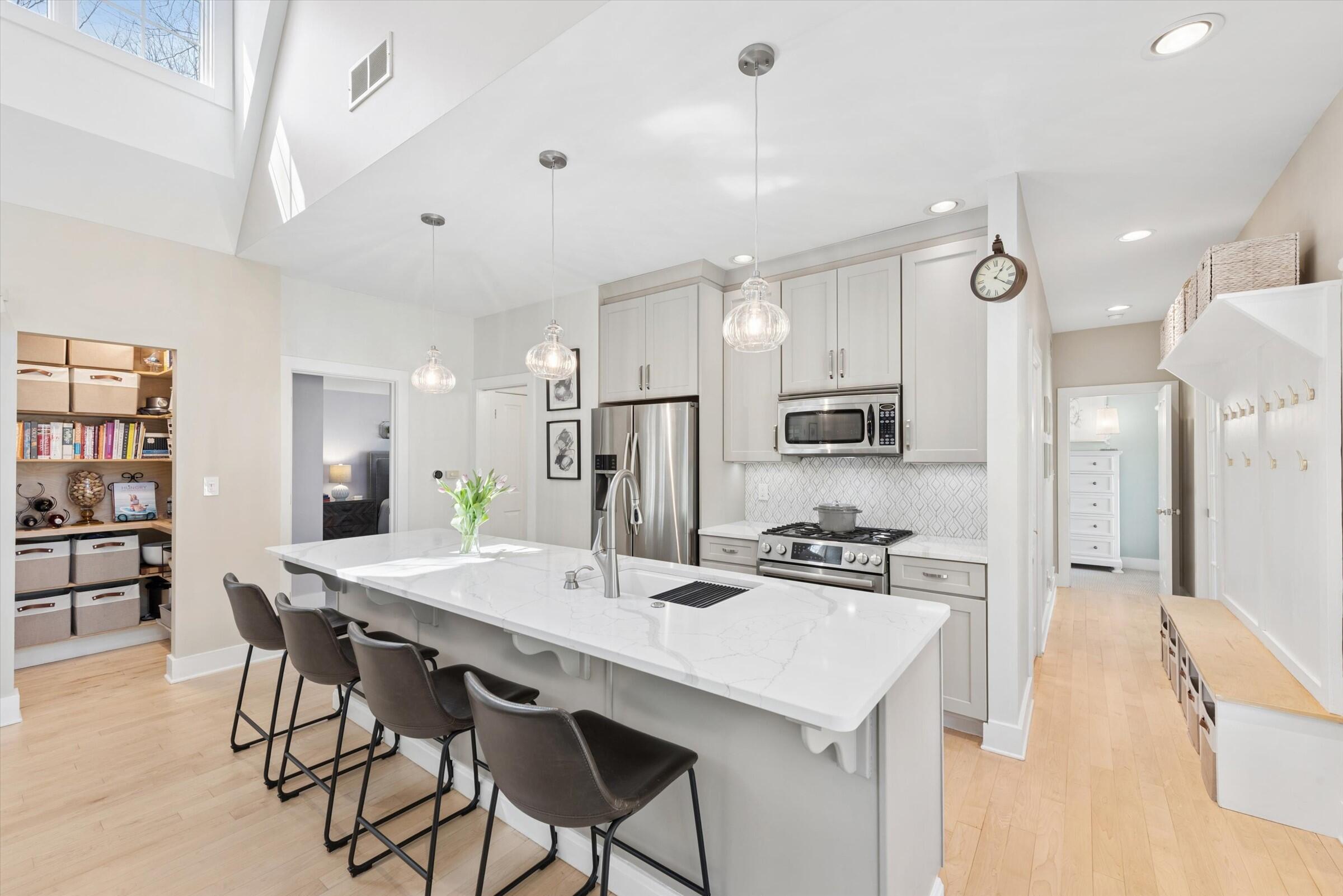 9948 Cottage Lane