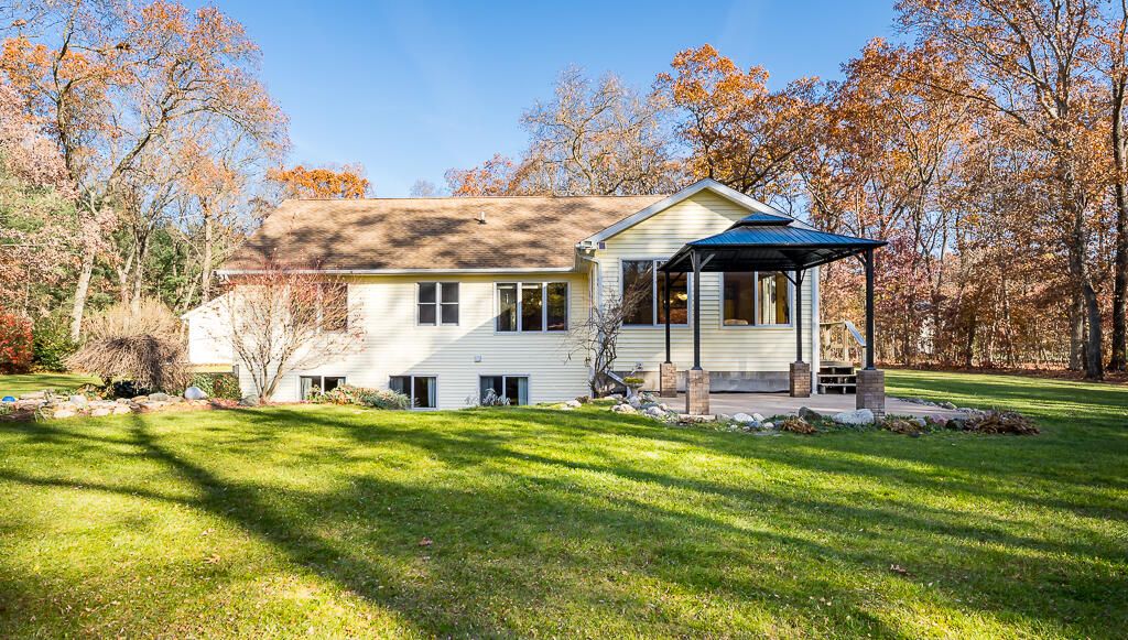 Photo of 423 Fernwood Lane, Muskegon, MI 49442 (MLS # 25059064)