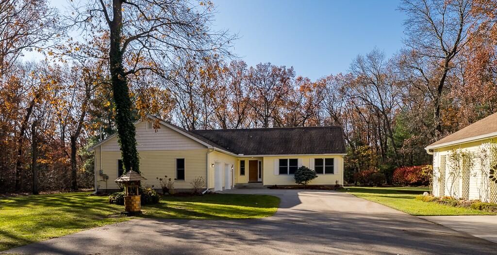 Photo of 423 Fernwood Lane, Muskegon, MI 49442 (MLS # 25059064)