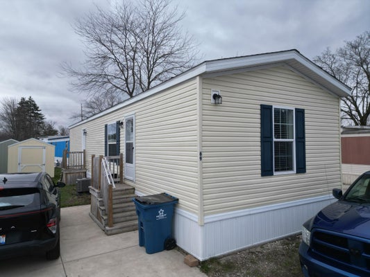 333 E LAKEWOOD BLVD, HOLLAND, MI 49424 - Image 3d152a5ff1dd7fd0cbd1cec4ee49beee/1046669784