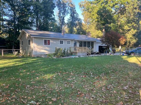 Photo of 11834 W Carson City Road Road, Greenville, MI 48838 (MLS # 25051574)