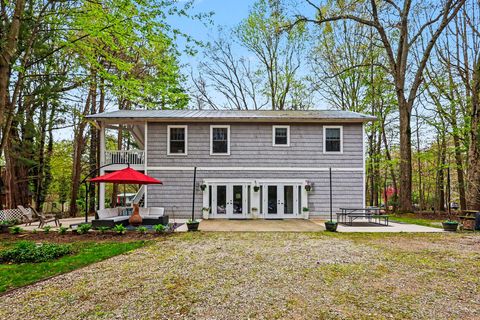 Photo of 53081 W Shore Court, Grand Junction, MI 49056 (MLS # 26019641)