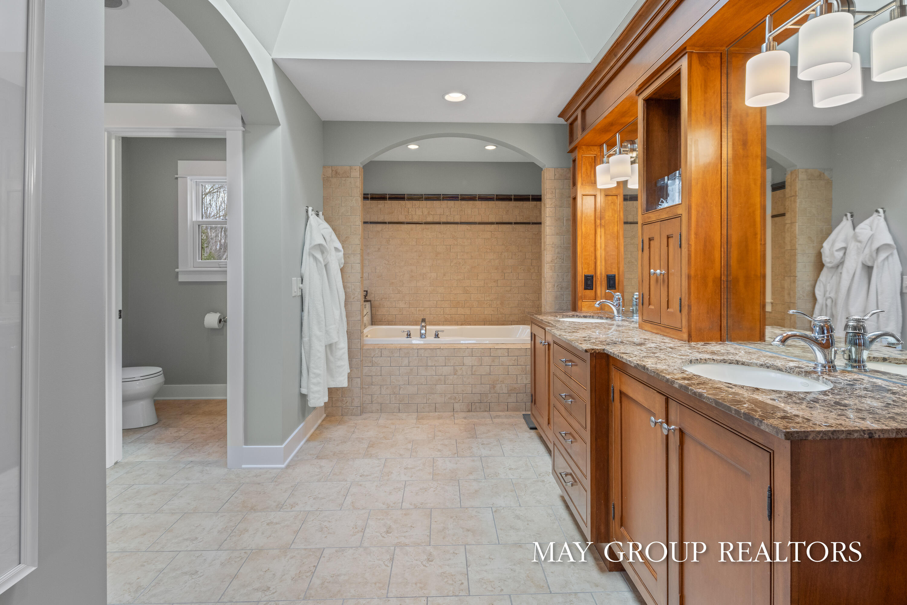 Ada, Michigan, 49301, United States, 5 Bedrooms Bedrooms, ,4 BathroomsBathrooms,Residential,Active,2036704