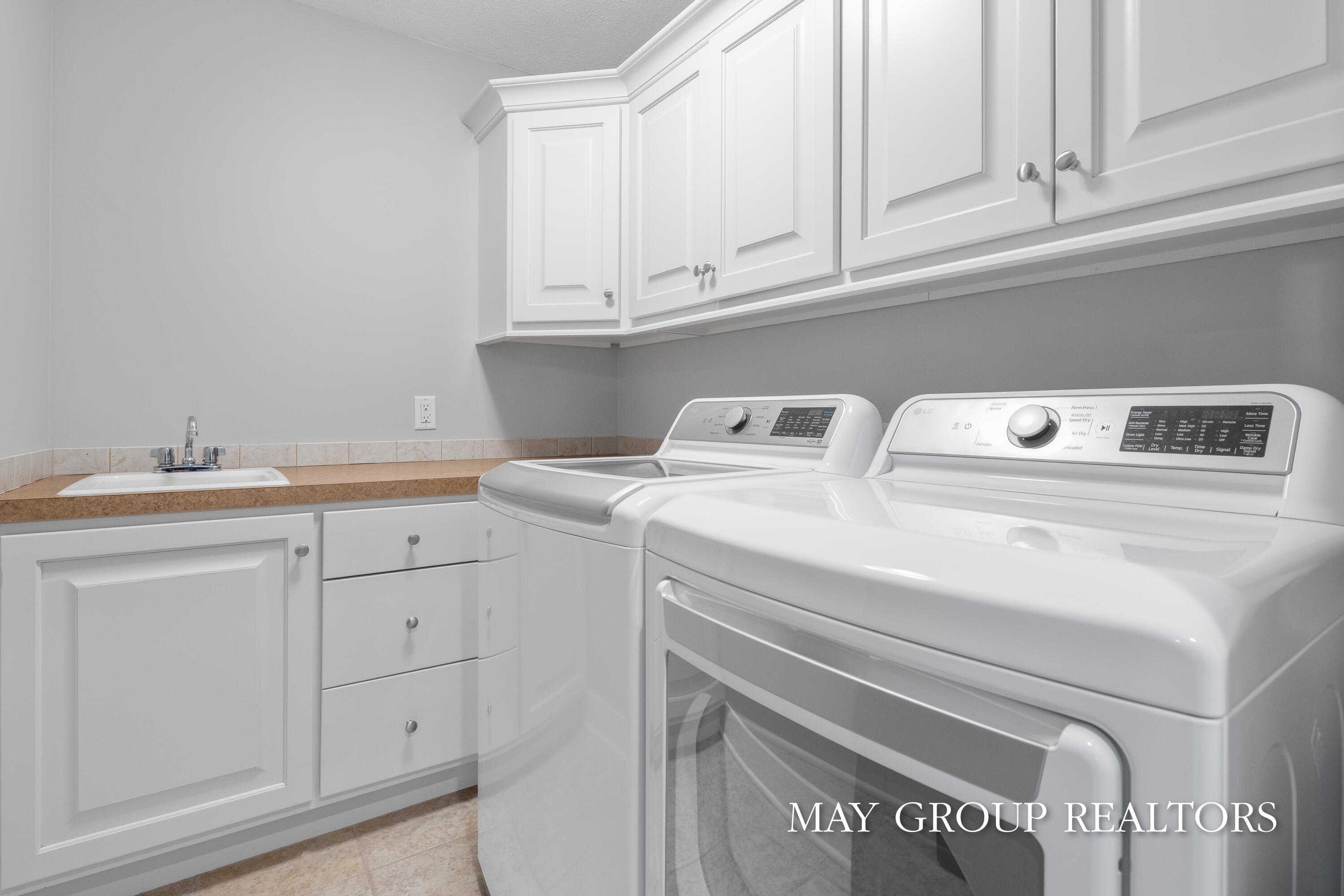 Ada, Michigan, 49301, United States, 5 Bedrooms Bedrooms, ,4 BathroomsBathrooms,Residential,Active,2036704
