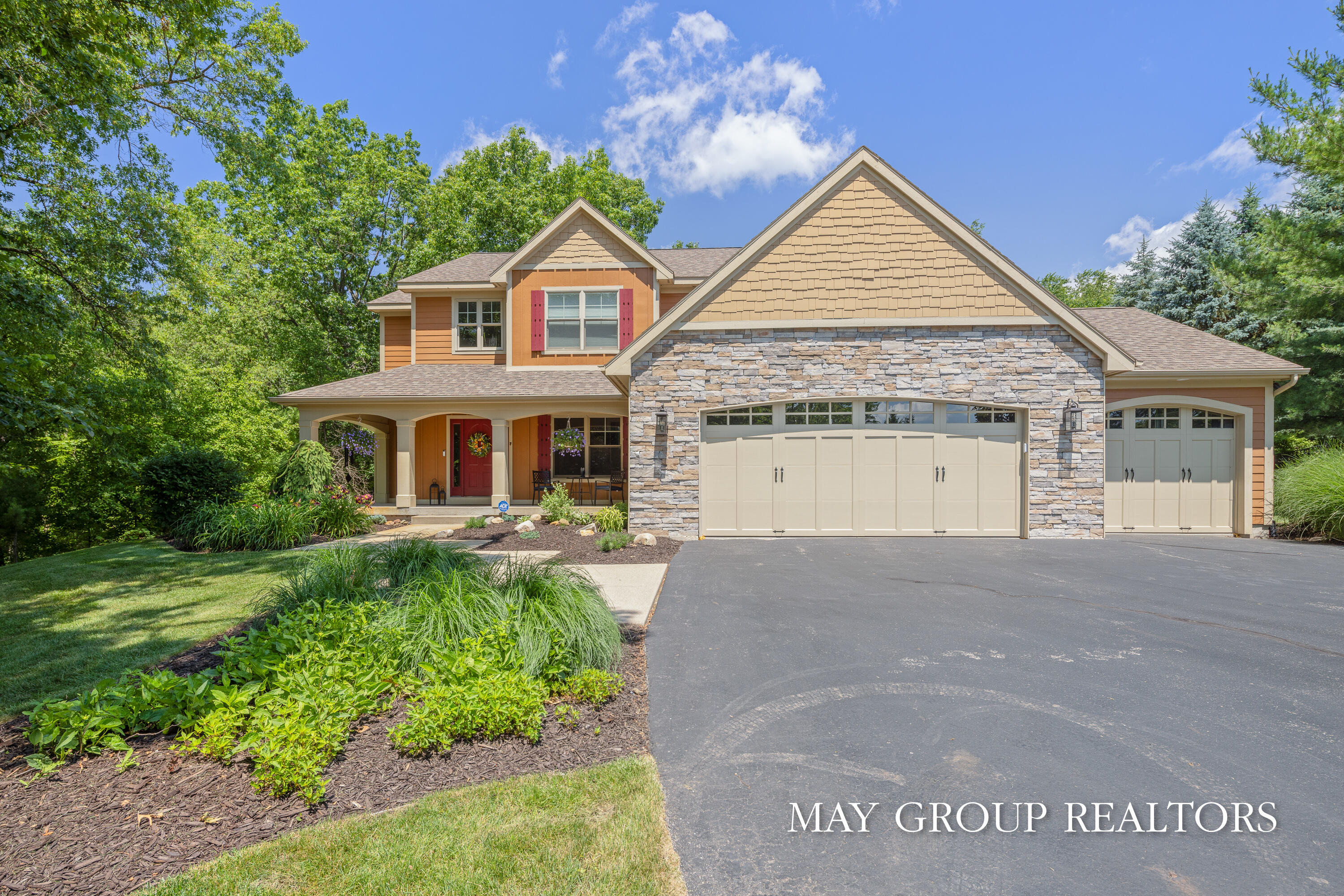 Ada, Michigan, 49301, United States, 5 Bedrooms Bedrooms, ,4 BathroomsBathrooms,Residential,Active,2036704