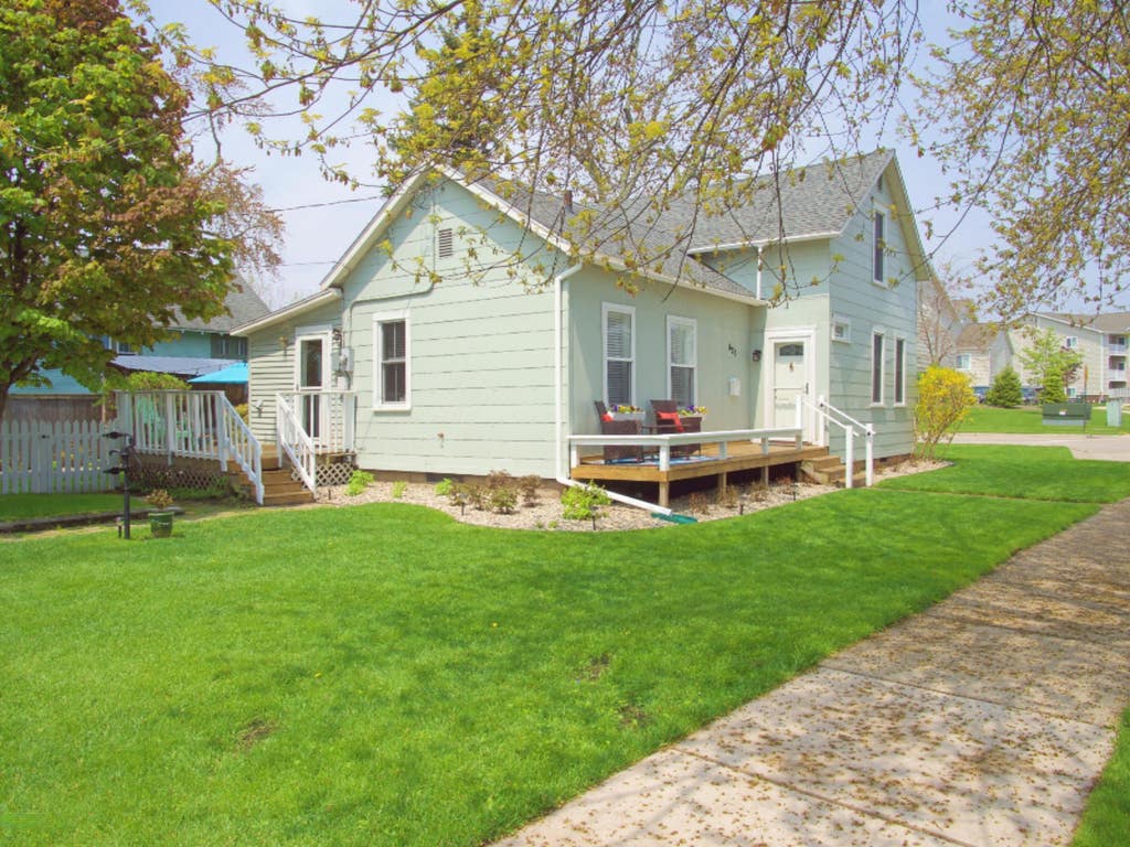 Photo of 621 N 5th Street, Grand Haven, MI 49417 (MLS # 26024190)