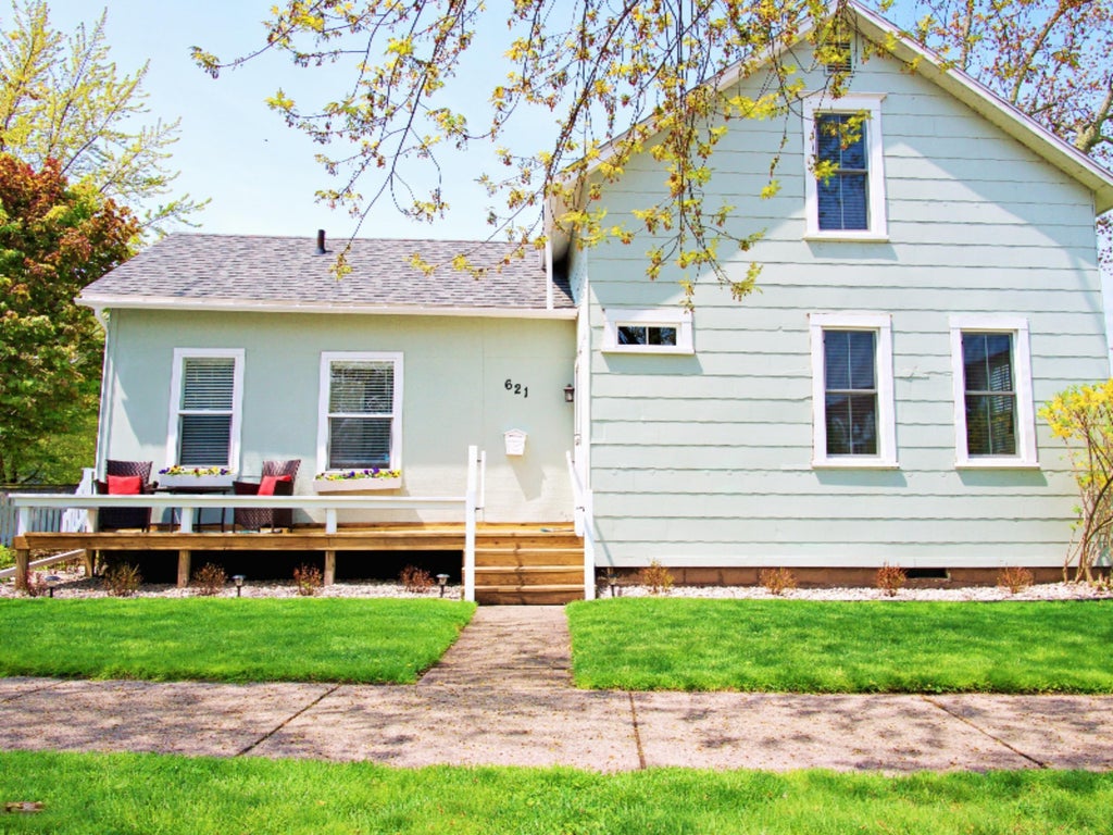 Photo of 621 N 5th Street, Grand Haven, MI 49417 (MLS # 26024190)