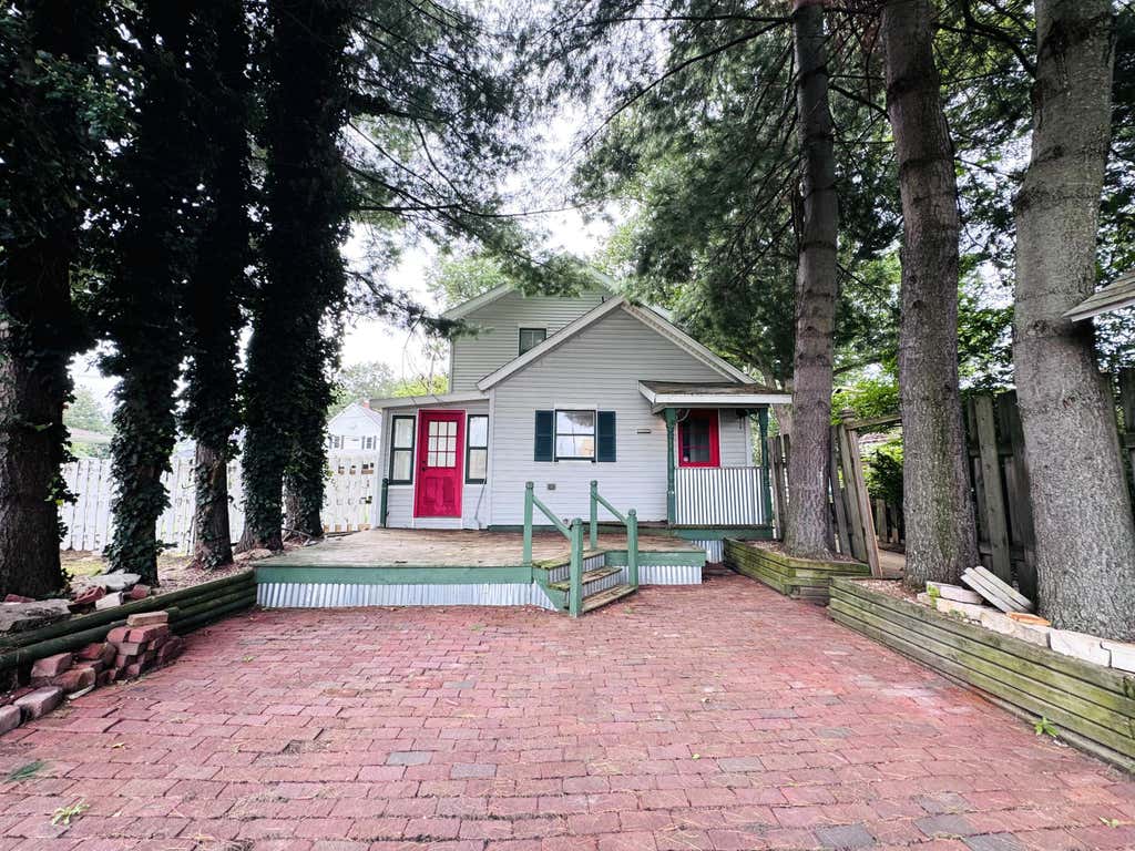 Photo of 37 N Lincoln Avenue, Niles, MI 49120 (MLS # 26043100)