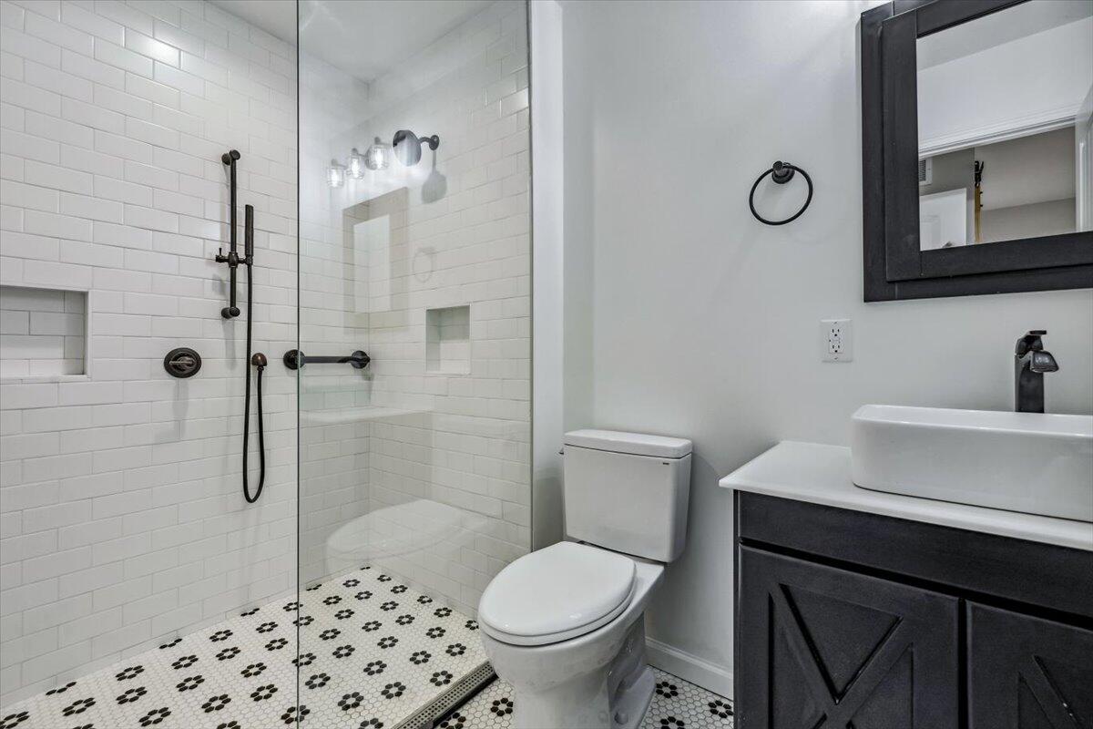 Beverly Shores, Indiana 46301, United States, 3 Bedrooms Bedrooms, ,3 BathroomsBathrooms,Residential,Active,133046