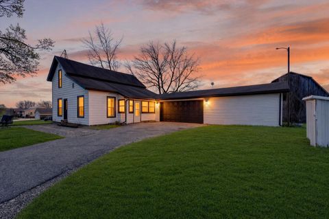 Photo of 5691 N Greenville Road, Lakeview, MI 48850 (MLS # 26016906)