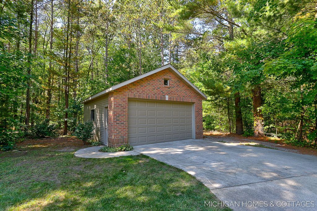 Photo of 3981 Tall Grass West Court, Holland, MI 49424 (MLS # 25050517)