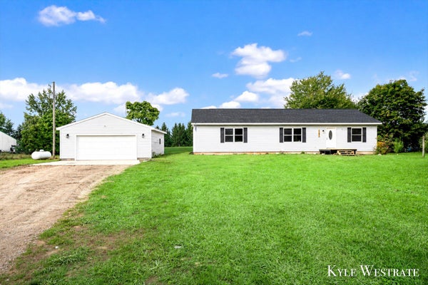 11877 ELKINS ST NE, GREENVILLE, MI 48838 - Image 3e531172c2d92fac73a0fc90a6a7cdf9/1936594823