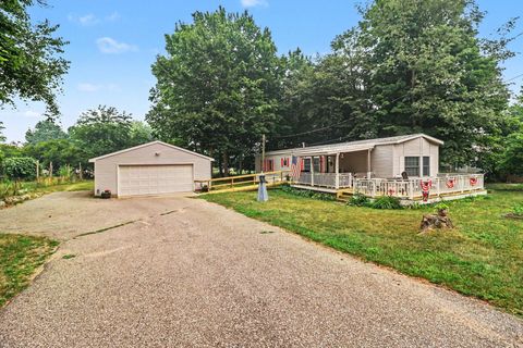 Photo of 17039 3rd Street, Arcadia, MI 49613 (MLS # 26037649)