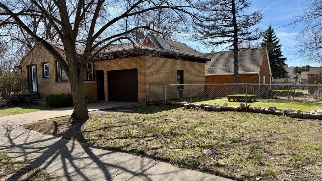 Photo of 21 S Despelder Street, Grand Haven, MI 49417 (MLS # 26005620)