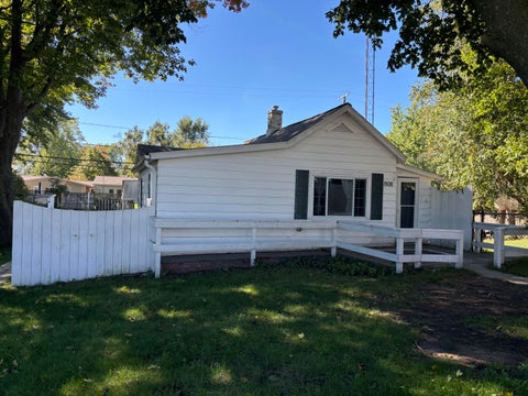 Photo of 808 Anderson Street, Ludington, MI 49431 (MLS # 26047471)