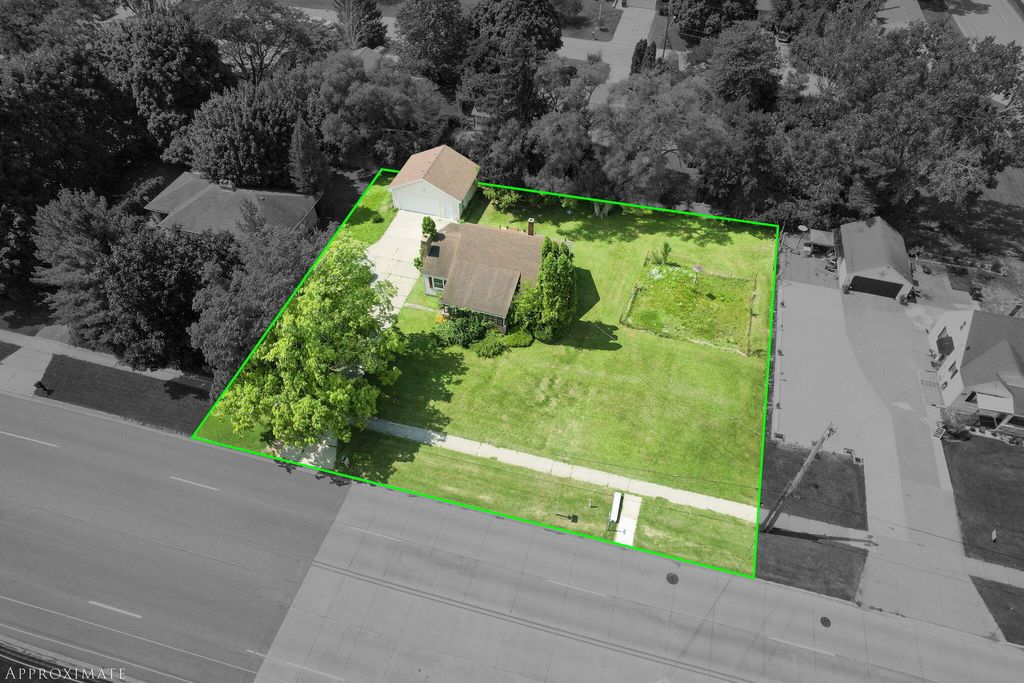 Photo of 2935 East Paris Avenue SE, Grand Rapids, MI 49512 (MLS # 24043855)