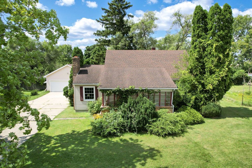 Photo of 2935 East Paris Avenue SE, Grand Rapids, MI 49512 (MLS # 24043855)