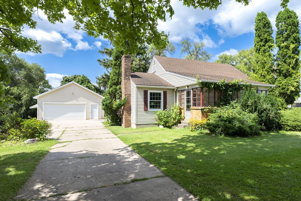 Photo of 2935 East Paris Avenue SE, Grand Rapids, MI 49512 (MLS # 24043855)