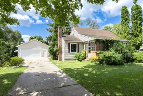 Photo of 2935 East Paris Avenue SE, Grand Rapids, MI 49512 (MLS # 24043855)