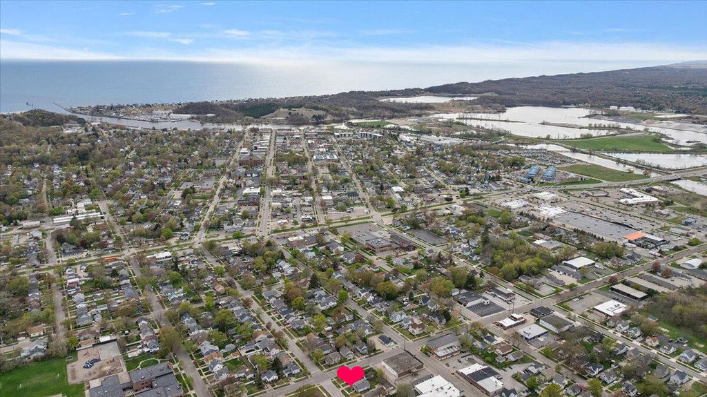 Photo of 1103 Franklin Avenue, Grand Haven, MI 49417 (MLS # 26019293)