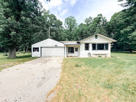 Photo of 7704 Pine Creek Road, Manistee, MI 49660 (MLS # 26033461)