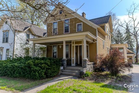 Photo of 230 College Avenue NE, Grand Rapids, MI 49503 (MLS # 26017344)