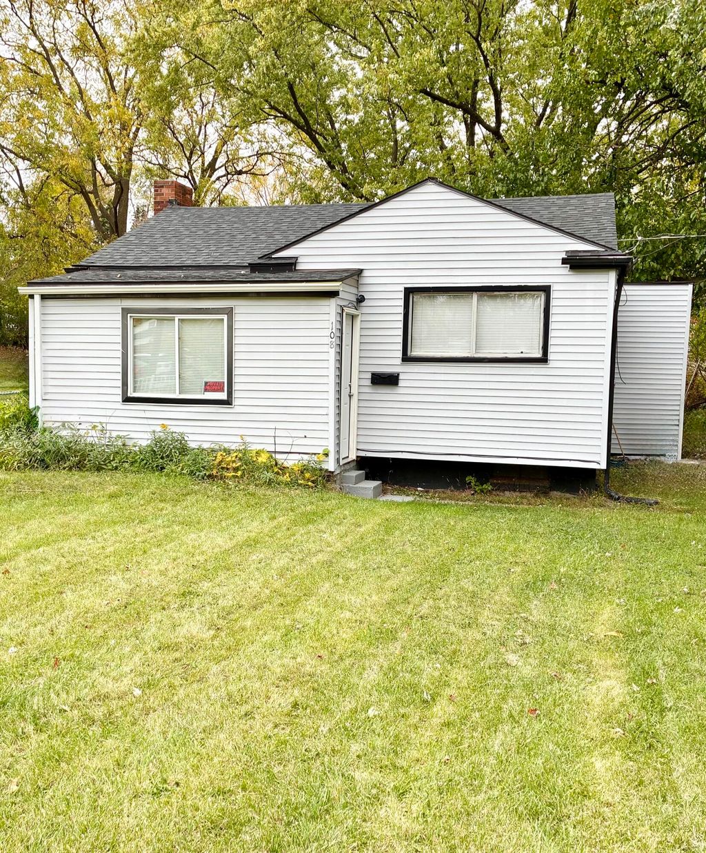 Photo of 108 Court Street, Pontiac, MI 48342 (MLS # 25056225)