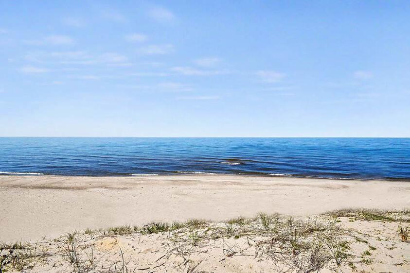 4281 Lake Shore Drive