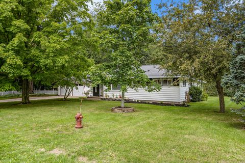 Photo of 409 E Broadway Avenue, Scottville, MI 49454 (MLS # 25043951)