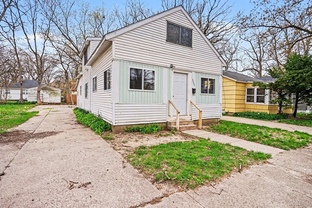 Photo of 3207 Jefferson Street, Muskegon, MI 49444 (MLS # 26018278)