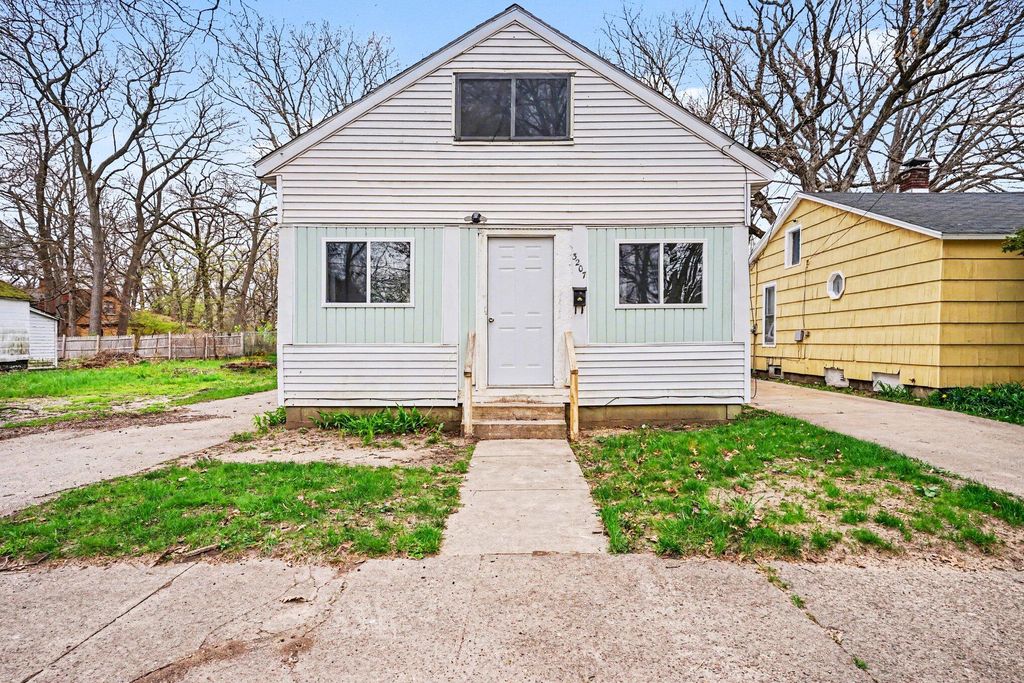 Photo of 3207 Jefferson Street, Muskegon, MI 49444 (MLS # 26018278)