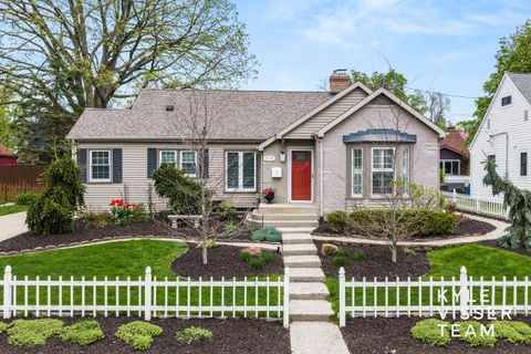 Photo of 1114 Keneberry Way SE, East Grand Rapids, MI 49506 (MLS # 26018928)