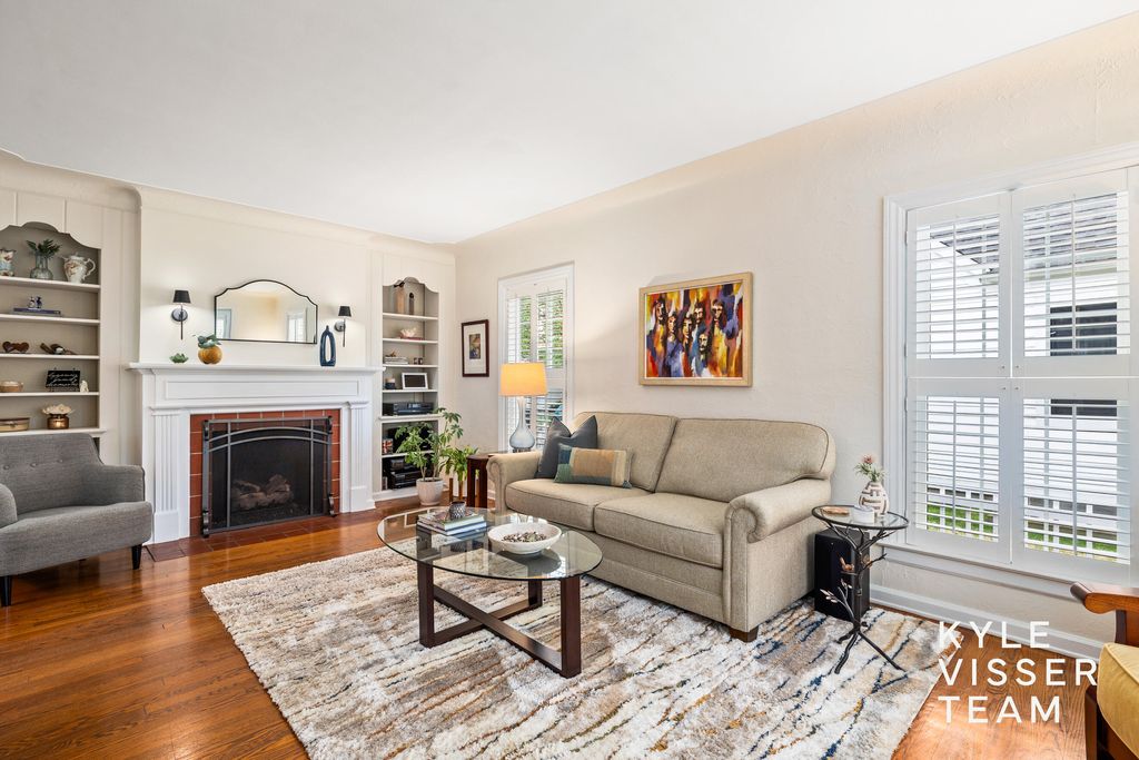 Photo of 1114 Keneberry Way SE, East Grand Rapids, MI 49506 (MLS # 26018928)