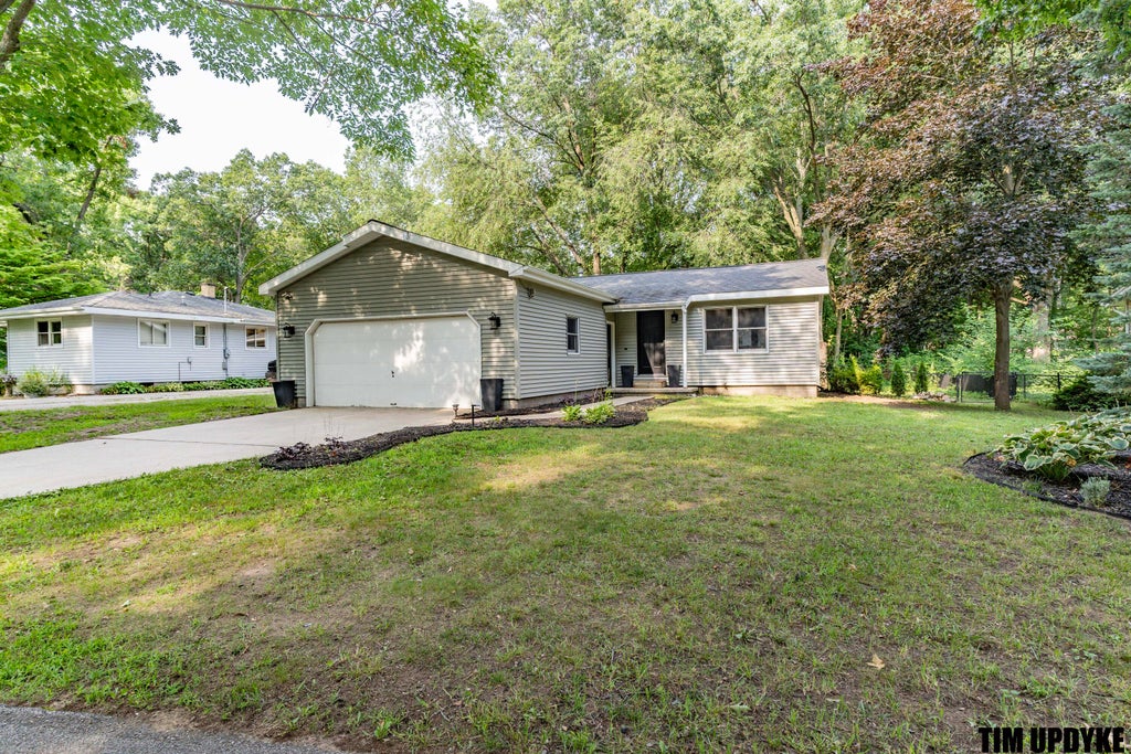 Photo of 16661 152nd Avenue, Spring Lake, MI 49456 (MLS # 26043811)